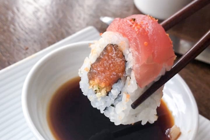 A crunchy spicy tuna roll served at a sushi restaurant