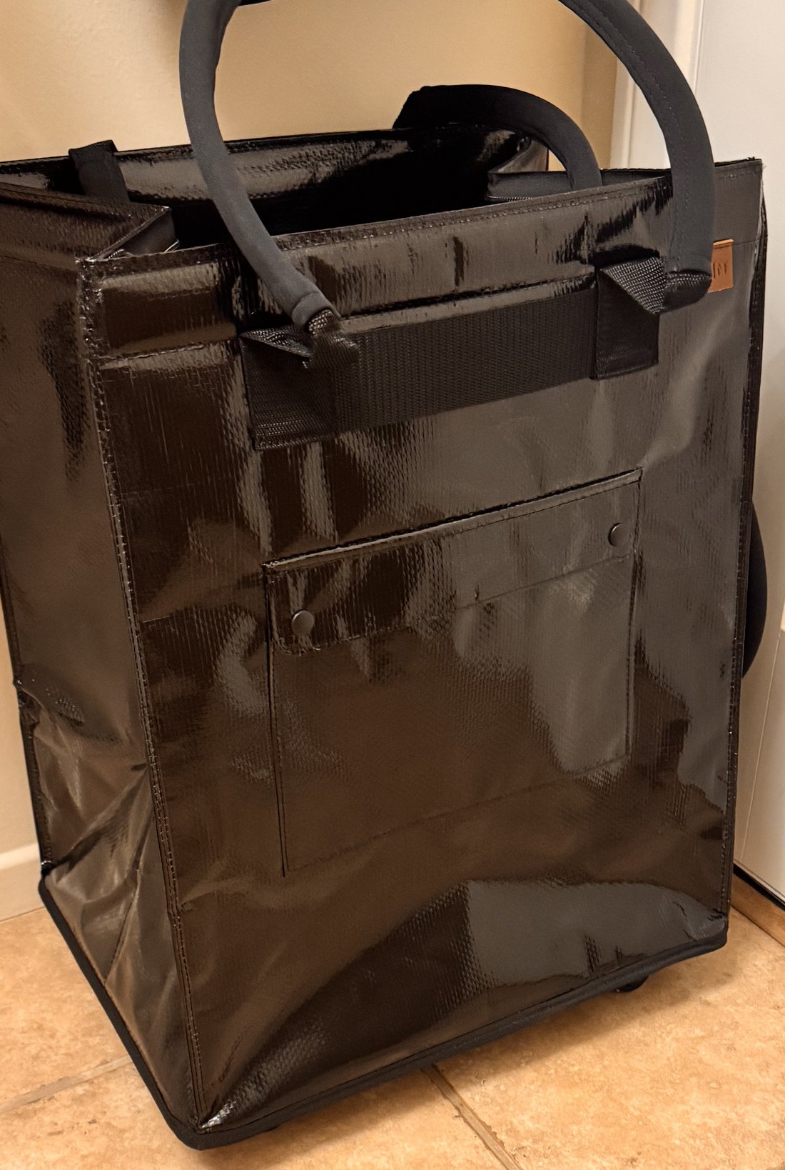 Black rolling tote bag with wheels for the farmers market